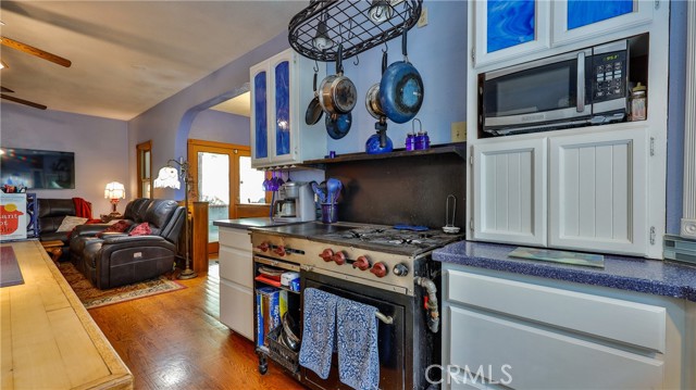 Detail Gallery Image 12 of 50 For 24083 Cresta Dr, Crestline,  CA 92325 - 4 Beds | 2/1 Baths