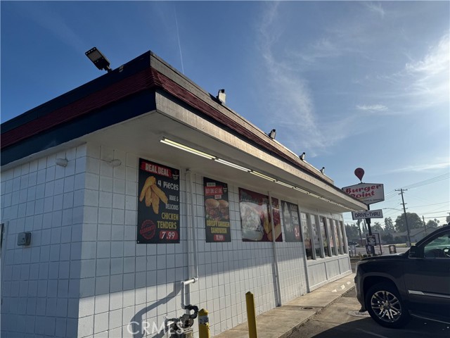 10501 Hole Avenue, Riverside CA: https://media.crmls.org/medias/8494e76c-db86-4ed0-91d8-83e67d2cbf6f.jpg