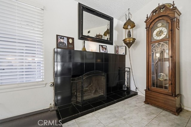 15235 Newmont, Lancaster CA: https://media.crmls.org/medias/849513f7-394a-426b-ab51-f97b95e2cd65.jpg