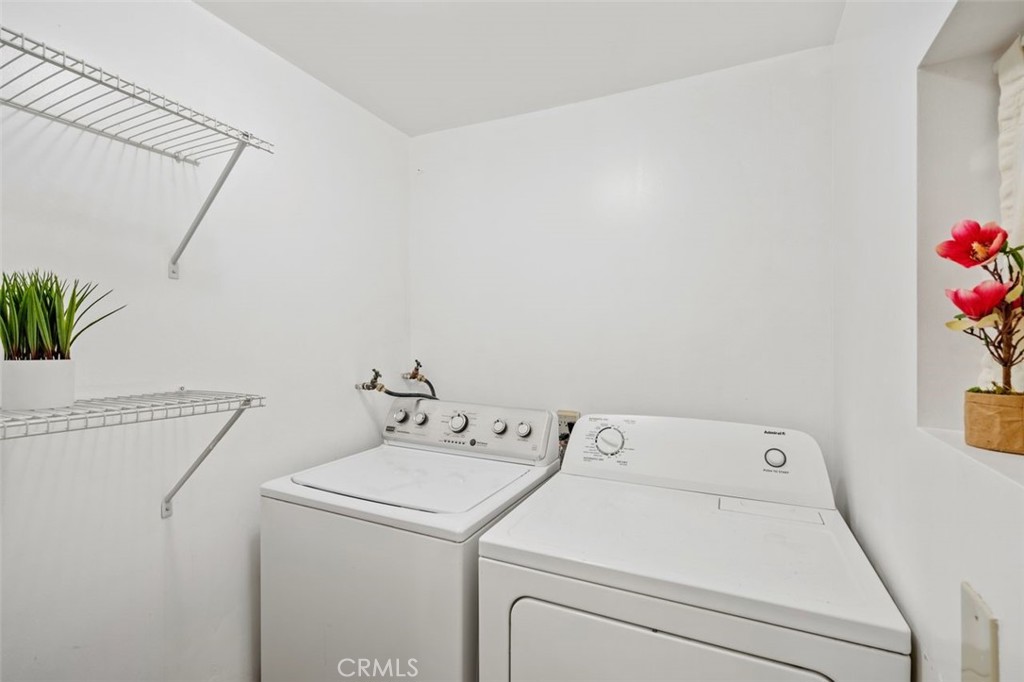 https://media.crmls.org/medias/84967659-2bf9-491f-938c-633fa51fc6e9.jpg?preset=X-Large