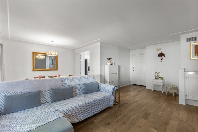 Detail Gallery Image 2 of 18 For 4859 Coldwater Canyon Ave #4,  Sherman Oaks,  CA 91423 - 2 Beds | 2 Baths