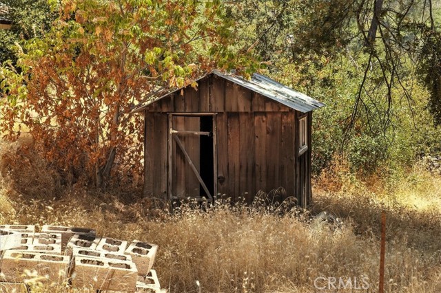 46467 Bissett Station Road, Oakhurst CA: https://media.crmls.org/medias/8498c024-6ba0-4bb6-8027-00d778953881.jpg