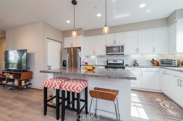 Detail Gallery Image 5 of 25 For 118 Cadence, Irvine,  CA 92618 - 3 Beds | 3/1 Baths