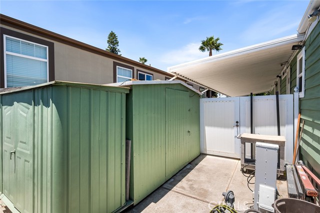 17701 Avalon Boulevard, Carson CA: https://media.crmls.org/medias/84991f5b-a355-4e41-8e39-bbe3e48b4e91.jpg