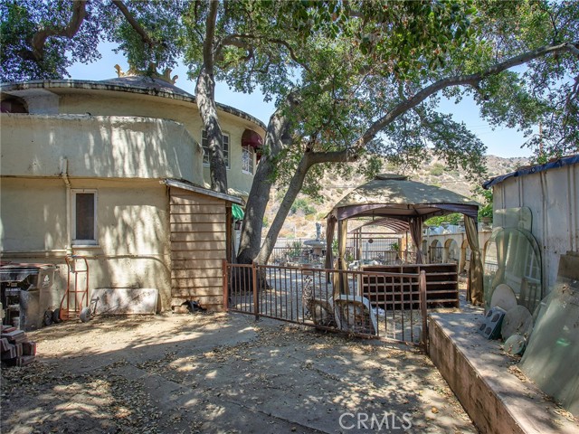 8618 La Tuna Canyon Road, Sun Valley CA: https://media.crmls.org/medias/84992029-bee7-4d40-ba29-6e7c28d250f4.jpg