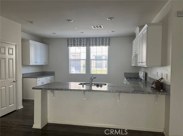 Detail Gallery Image 6 of 20 For 13084 Irisbend Ave, Corona,  CA 92880 - 3 Beds | 2/1 Baths