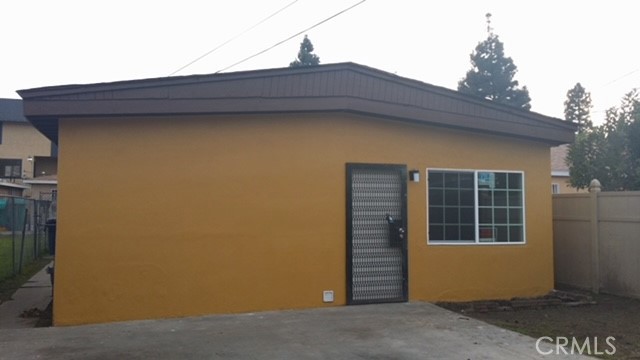 2016 E 117th Street, Los Angeles CA: https://media.crmls.org/medias/84995dfa-b8fa-4f8f-ab31-7aacde2fb767.jpg
