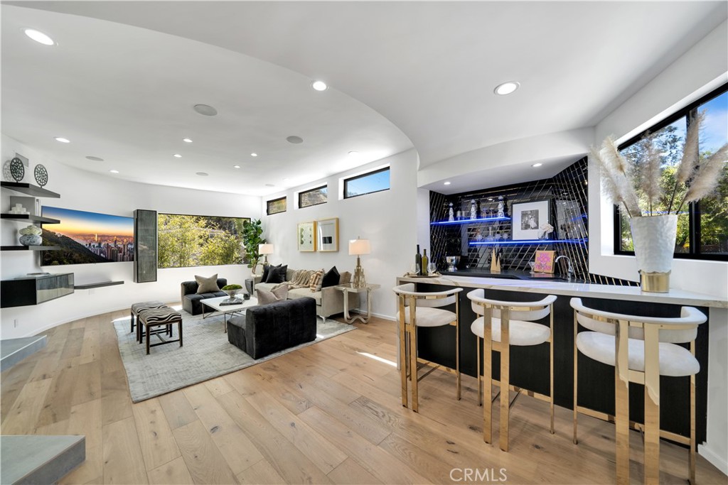 18. 2743 Laurel Canyon Boulevard Los Angeles, CA 90046