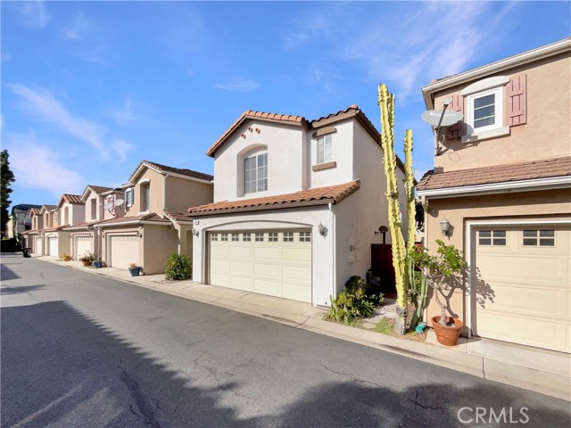 Detail Gallery Image 3 of 33 For 3247 Garden, Hawthorne,  CA 90250 - 3 Beds | 3 Baths