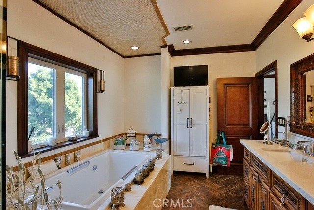 Detail Gallery Image 11 of 16 For 16852 Bolero Ln, Huntington Beach,  CA 92649 - 4 Beds | 4/1 Baths