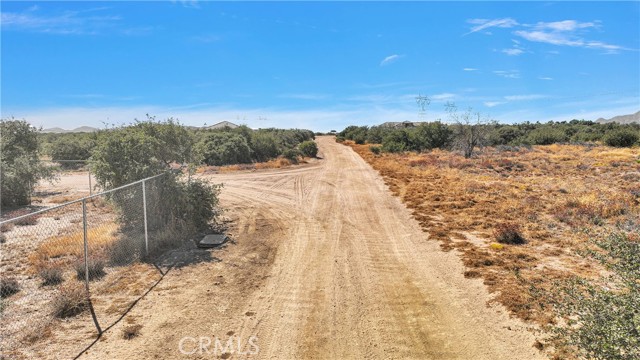 Detail Gallery Image 4 of 14 For 9927 Emerson Rd, Oak Hills,  CA 92344 - – Beds | – Baths