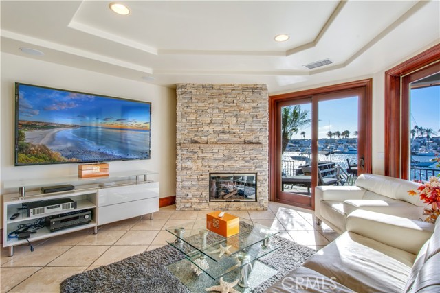 Detail Gallery Image 5 of 53 For 323 via Lido Soud, Newport Beach,  CA 92663 - 4 Beds | 3/1 Baths