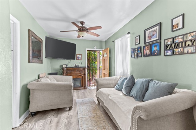 225 S Kern Avenue, Los Angeles CA: https://media.crmls.org/medias/849af203-7d55-4bd1-8808-9654283b3026.jpg