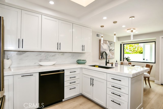 Detail Gallery Image 23 of 41 For 10 White Water Dr, Corona Del Mar,  CA 92625 - 2 Beds | 2 Baths