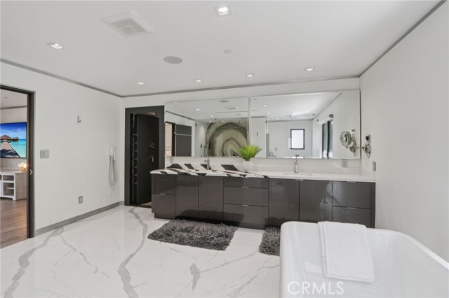 Detail Gallery Image 43 of 73 For 23670 Park Andorra, Calabasas,  CA 91302 - 4 Beds | 4/1 Baths