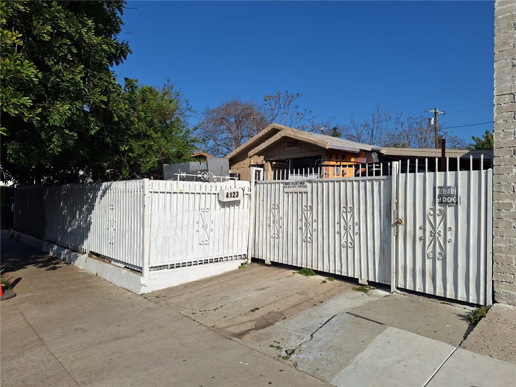 4123 Chevy Chase Drive, Los Angeles, California 90039, 5 Bedrooms Bedrooms, ,2 BathroomsBathrooms,Single Family Residence,For Sale,Chevy Chase,SR24056406