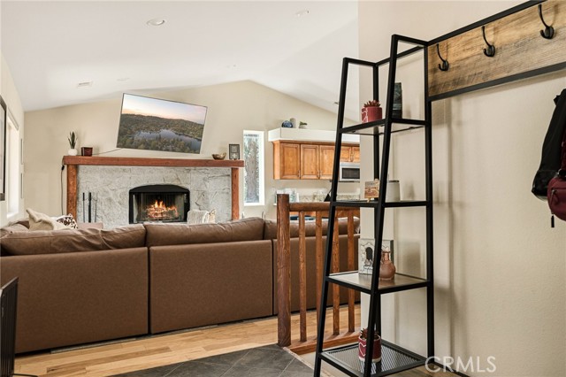 Detail Gallery Image 2 of 30 For 434 Klamath Dr, Lake Arrowhead,  CA 92352 - 4 Beds | 2/1 Baths