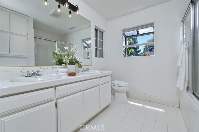 4058 Shadyglade Avenue, Studio City CA: https://media.crmls.org/medias/849fbe9b-003d-4df6-9057-88456f3b1754.jpg
