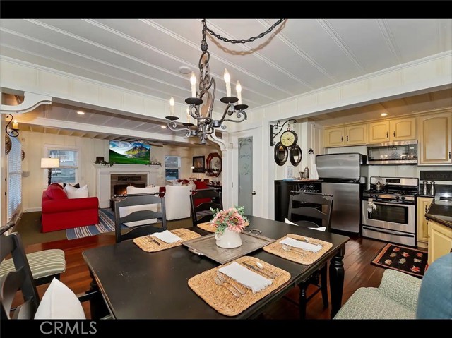855 Lake Drive, Lake Arrowhead CA: https://media.crmls.org/medias/84a062d0-baa5-4666-adce-7eb7a1f76d37.jpg