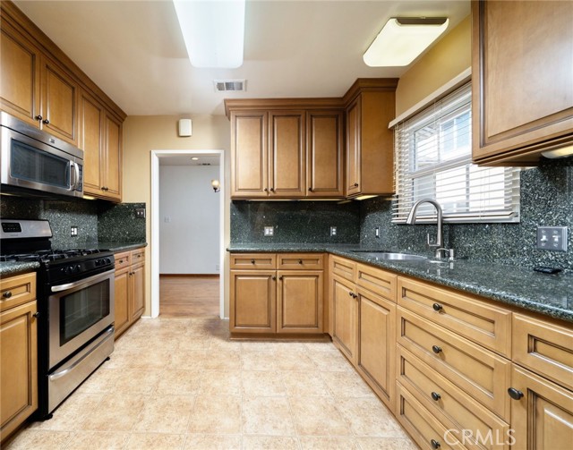Detail Gallery Image 8 of 36 For 782 Lewis St, Pomona,  CA 91767 - – Beds | – Baths