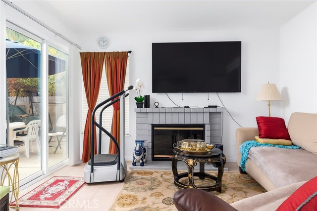 Detail Gallery Image 4 of 12 For 1720 Sugar Pine Dr., Corona,  CA 92882 - 3 Beds | 2/1 Baths