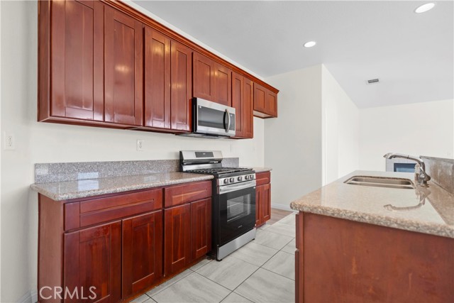 Detail Gallery Image 14 of 53 For 15246 Diamond Rd, Victorville,  CA 92394 - 4 Beds | 3 Baths