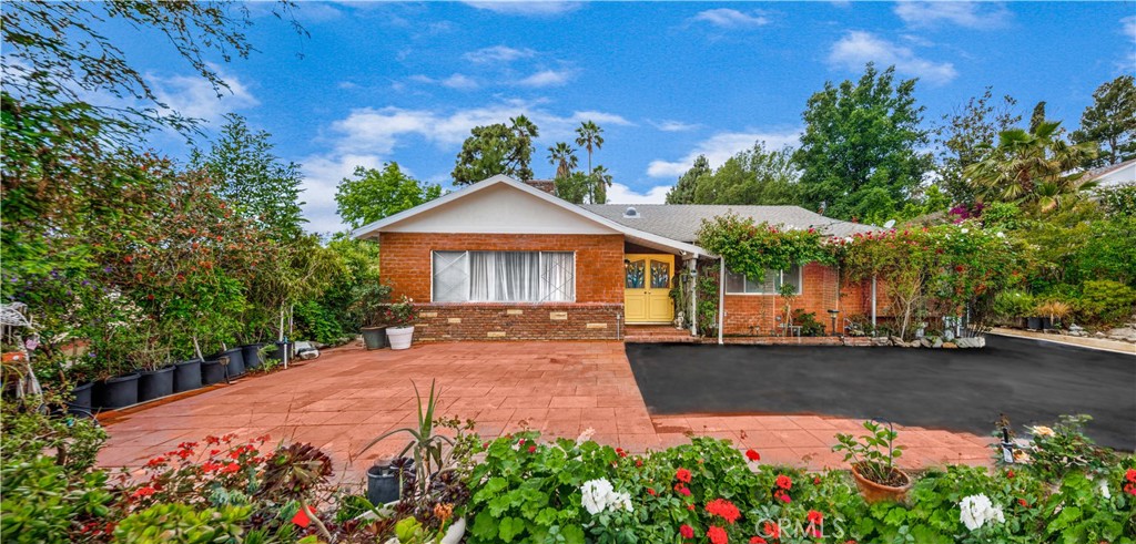 10657 Wheatland Avenue, Sunland, CA 91040