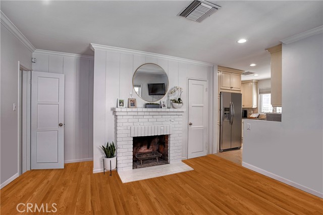 Detail Gallery Image 9 of 19 For 4637 Varna Ave, Sherman Oaks,  CA 91423 - 3 Beds | 2/1 Baths