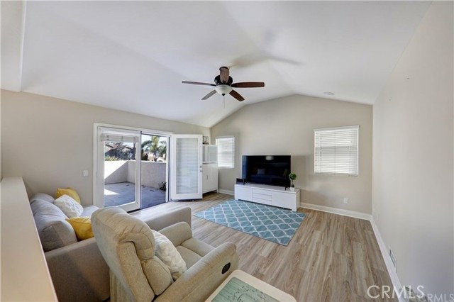 421 11th Street, Huntington Beach CA: https://media.crmls.org/medias/84a308f1-8246-4b07-9ec8-256575ac5a34.jpg