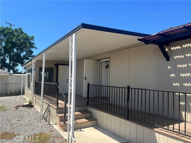 260 N Lyon ave, Hemet CA: https://media.crmls.org/medias/84a39ede-8371-48a6-aea0-5bc6017ff1a6.jpg