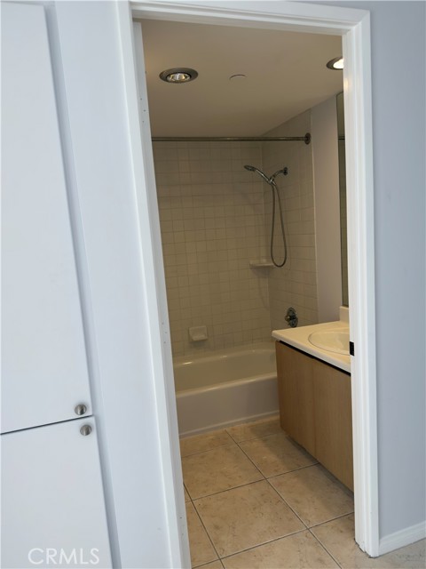 850 E Ocean Boulevard, Long Beach CA: https://media.crmls.org/medias/84a3c7d4-5eea-4aa1-aebc-ab434ac12dfe.jpg
