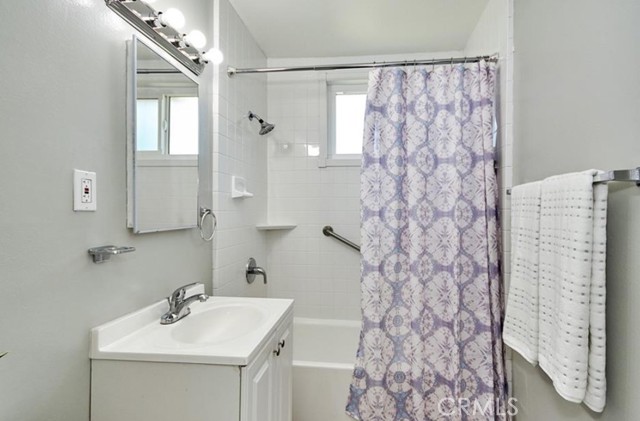 Detail Gallery Image 12 of 18 For 1734 E Hawthorne St, Ontario,  CA 91764 - 4 Beds | 2 Baths