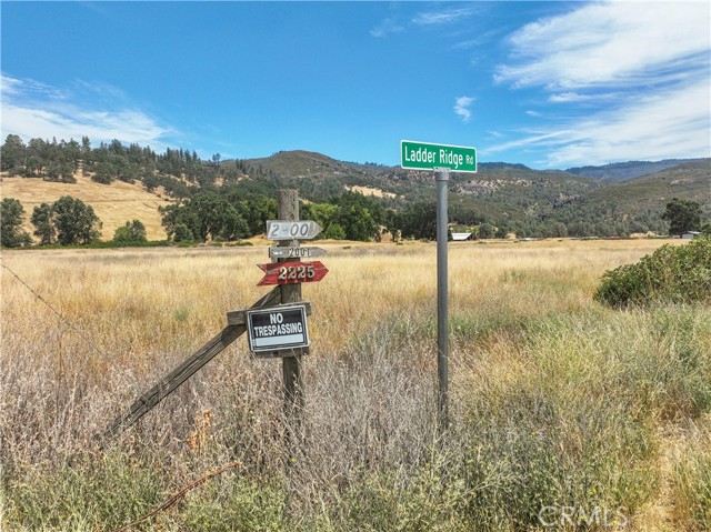 Detail Gallery Image 2 of 75 For 2010 Ladder Ridge Rd, Upper Lake,  CA 95485 - 4 Beds | 2 Baths