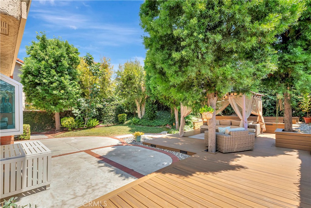 MLS #OC25183386 img 1