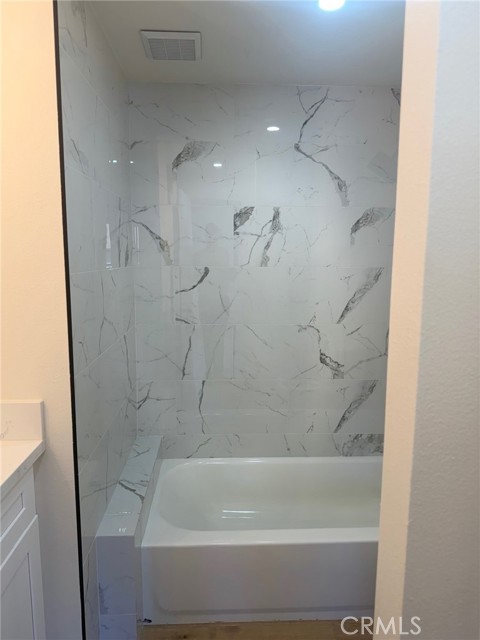 Detail Gallery Image 12 of 20 For 14456 Foothill Bld #43,  Sylmar,  CA 91342 - 2 Beds | 3 Baths