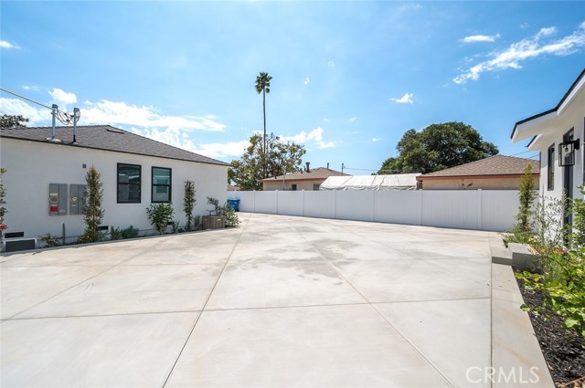 765 E Silva Street, Long Beach CA: https://media.crmls.org/medias/84a685e8-b60c-4aa3-9785-9d33fd9eb461.jpg