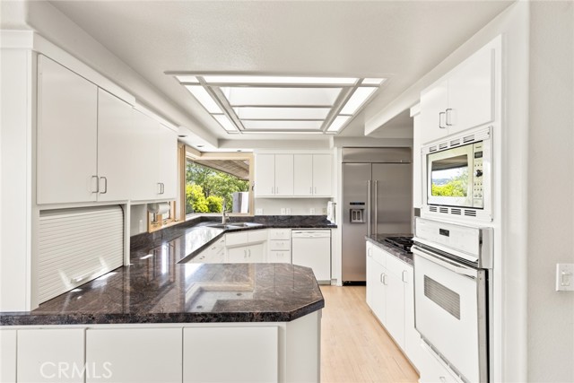 Detail Gallery Image 9 of 52 For 49 Spanish Garden Dr, Chico,  CA 95928 - 4 Beds | 4 Baths