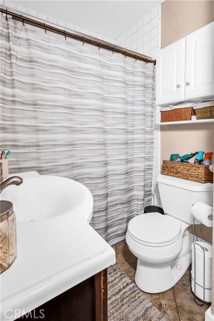 Detail Gallery Image 11 of 21 For 815 E Magnolia, Burbank,  CA 91501 - 4 Beds | 2 Baths