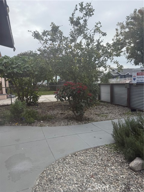 Detail Gallery Image 5 of 12 For 215 E 85th, Los Angeles,  CA 90003 - 3 Beds | 2 Baths