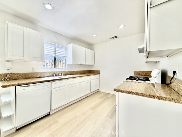 Detail Gallery Image 8 of 30 For 15345 Patricia, Moreno Valley,  CA 92551 - 3 Beds | 2 Baths