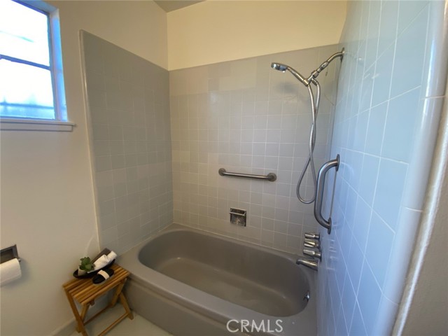 Detail Gallery Image 15 of 31 For 16506 Halsted St, Northridge,  CA 91343 - 4 Beds | 2 Baths