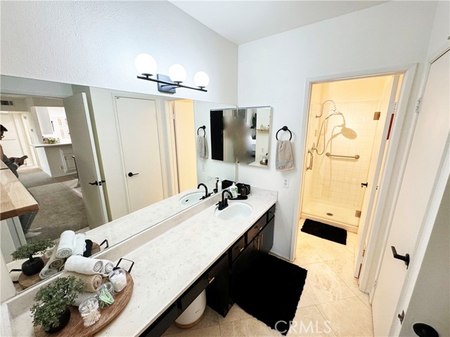 Detail Gallery Image 13 of 23 For 14315 Riverside Dr #207,  Sherman Oaks,  CA 91423 - 2 Beds | 2 Baths