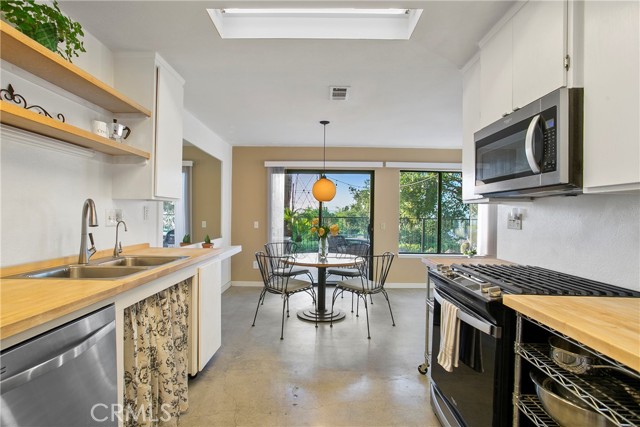 Detail Gallery Image 9 of 25 For 6000 E Ladera Ln, Anaheim Hills,  CA 92807 - 2 Beds | 2/1 Baths