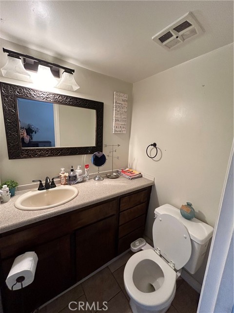 Detail Gallery Image 15 of 19 For 7554 Corbin Ave #2,  Reseda,  CA 91335 - 3 Beds | 2 Baths