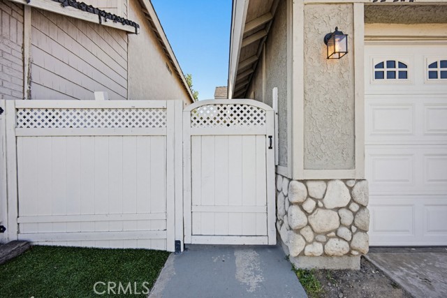 Detail Gallery Image 5 of 36 For 14477 El Contento, Fontana,  CA 92337 - 3 Beds | 2 Baths