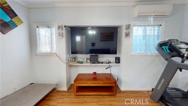 5854 Woodlawn Avenue, Los Angeles CA: https://media.crmls.org/medias/84a9b4ef-db0c-47ea-86e0-76f2c8d8eec1.jpg
