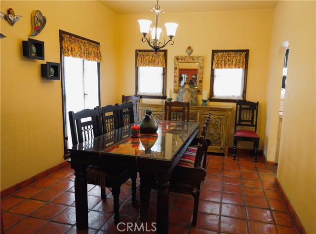 424 W 11th Street, Azusa CA: https://media.crmls.org/medias/84a9cb2b-6823-4896-9560-54062053d472.jpg