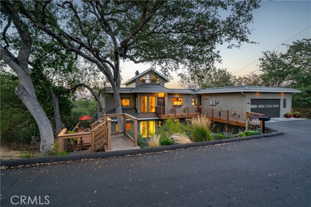 9055 Junipero Avenue, Atascadero CA: https://media.crmls.org/medias/84aa9793-c2f5-4af4-a8fc-39e2567b26bb.jpg