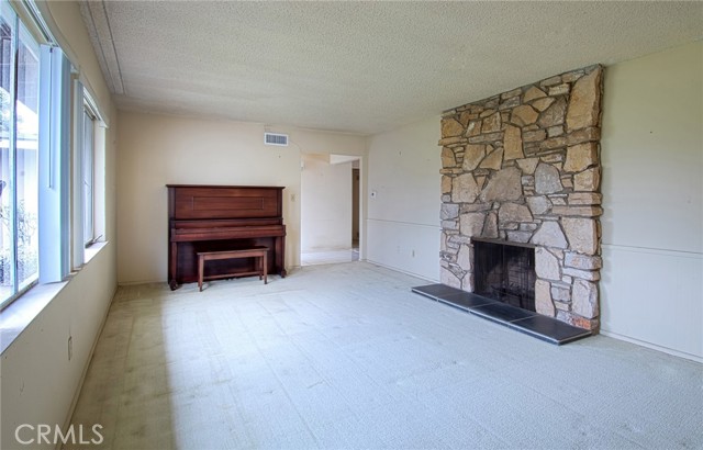 Detail Gallery Image 7 of 15 For 2925 Jacaranda Ave, Costa Mesa,  CA 92626 - 3 Beds | 2 Baths