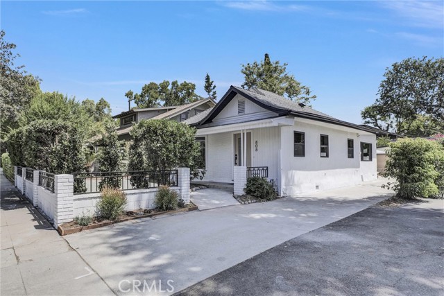 808 S Los Robles Avenue, Pasadena CA: https://media.crmls.org/medias/84abd60d-8b32-4fbd-89f4-d505e7ae0edf.jpg